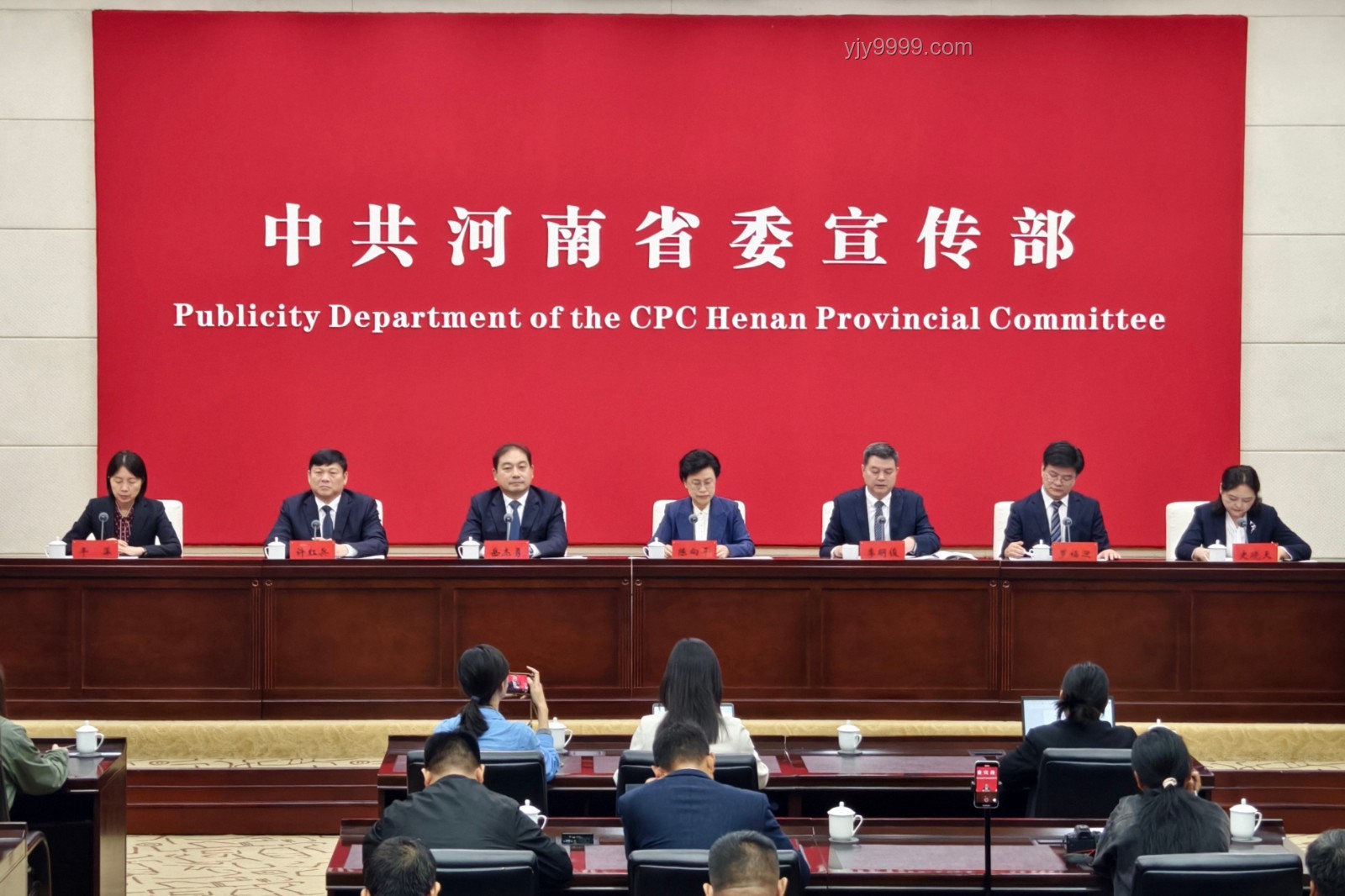 县城职场变革：大厂高管下沉带来的打工新挑战