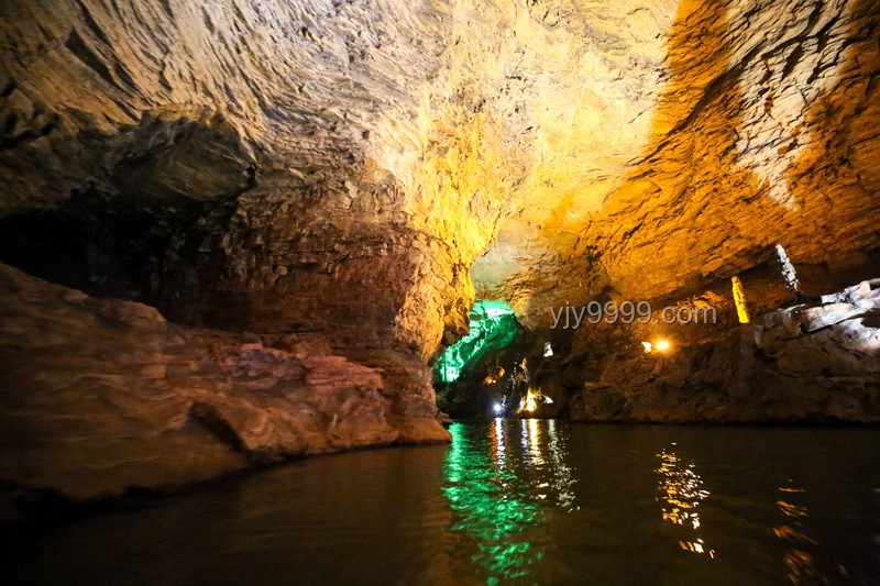 张家界溶洞垃圾清运2.7吨：生态治理与旅游可持续发展深度剖析