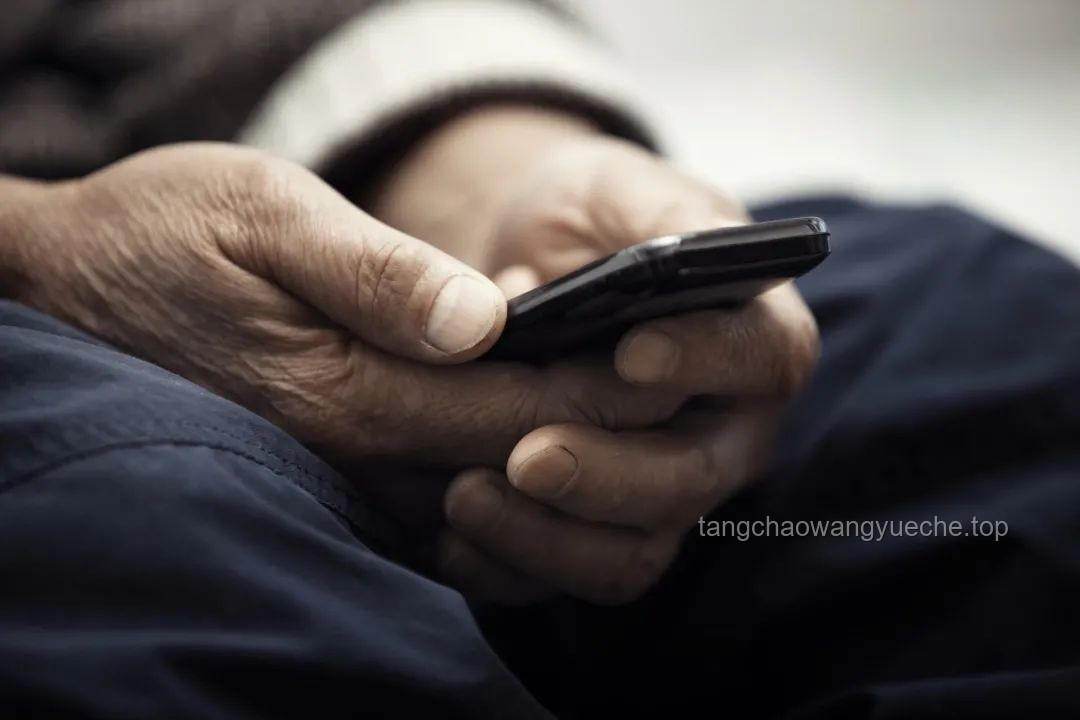 跨代共鸣：用AI辅助与老人聊天的新艺术