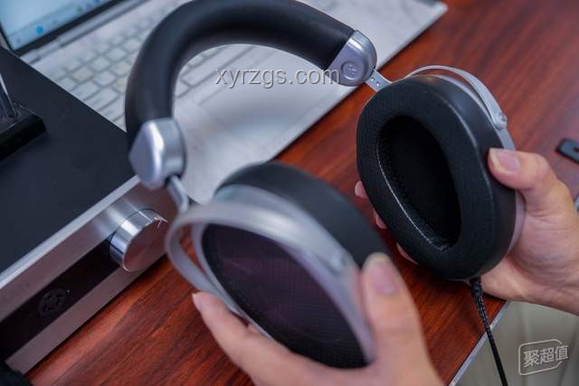 戴上耳机，探索串烧音乐魅力的案例研究