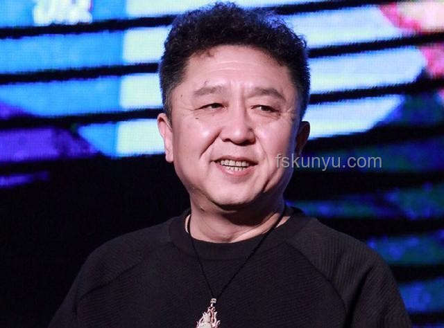 尔冬升父女年龄差热议背后的家庭相处之道